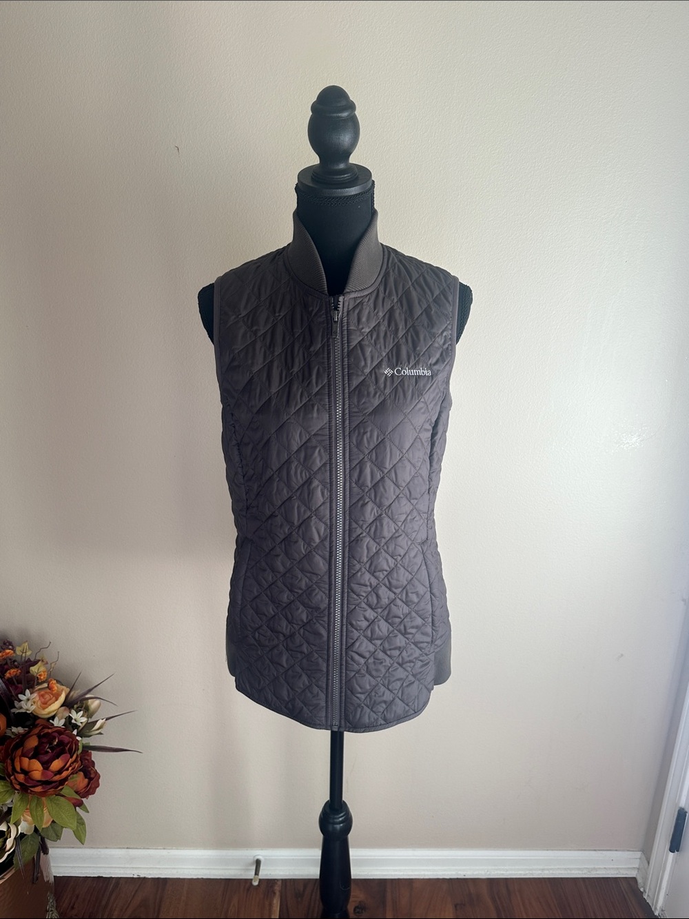 Columbia Quilted Sleeveless Vest ❤️small.Charcoal. NWOT